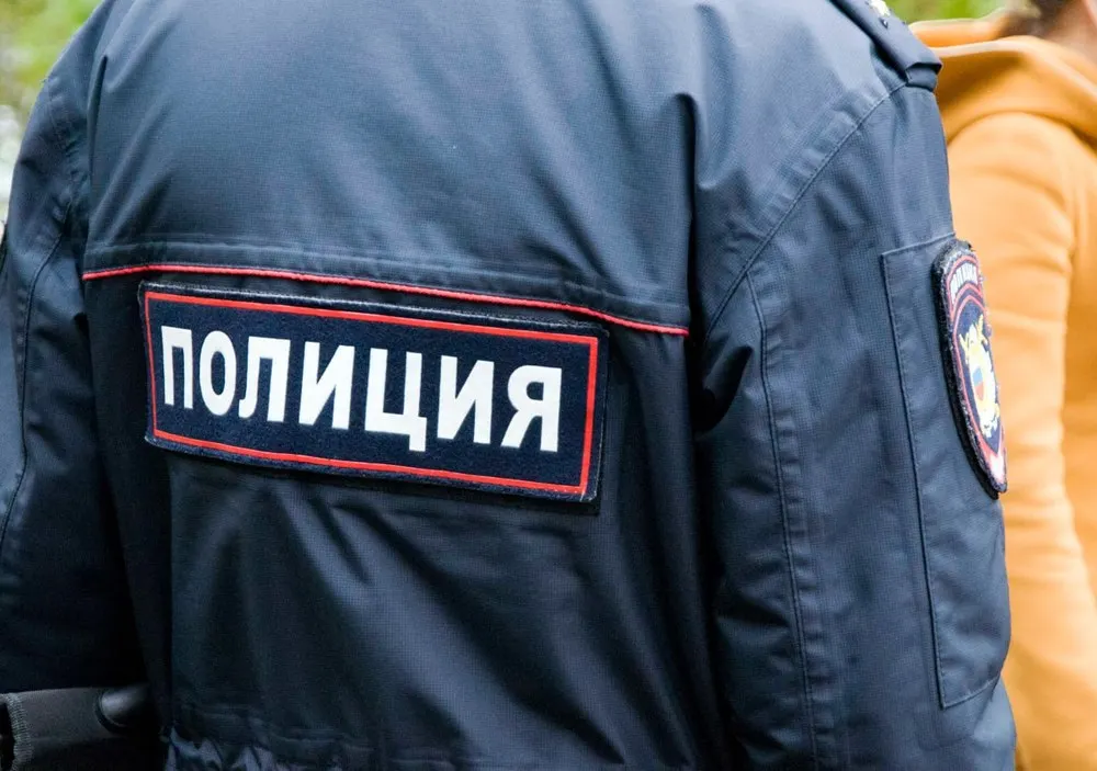 В Тутаеве босоногий мужчина бился об машины