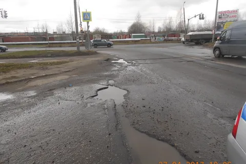 Улицу Ньютона в Ярославле отремонтируют через суд