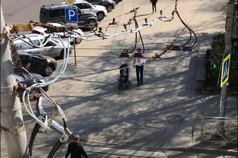 В Ярославле на отремонтированной дороге открылся «портал»
