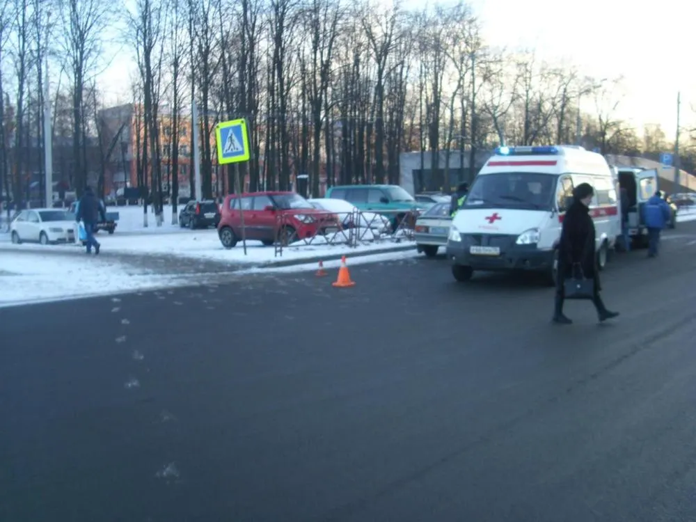 В Ярославле под колесами автомобилей оказались два подростка
