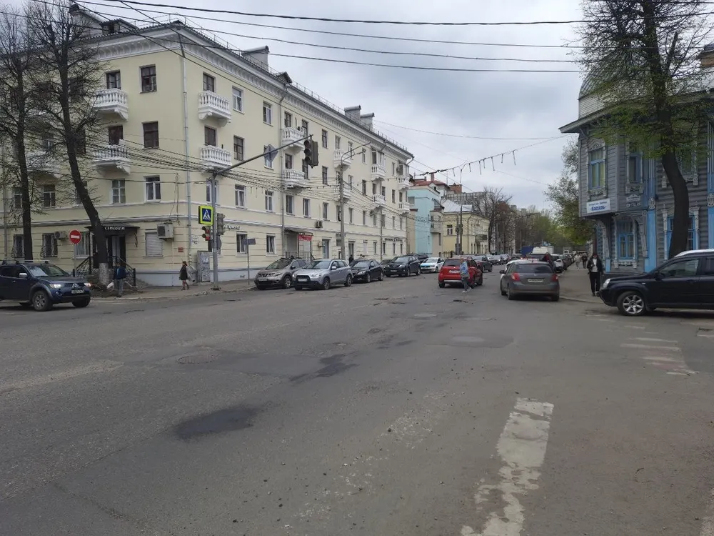  В Ярославле заделают ямы на улице Советской