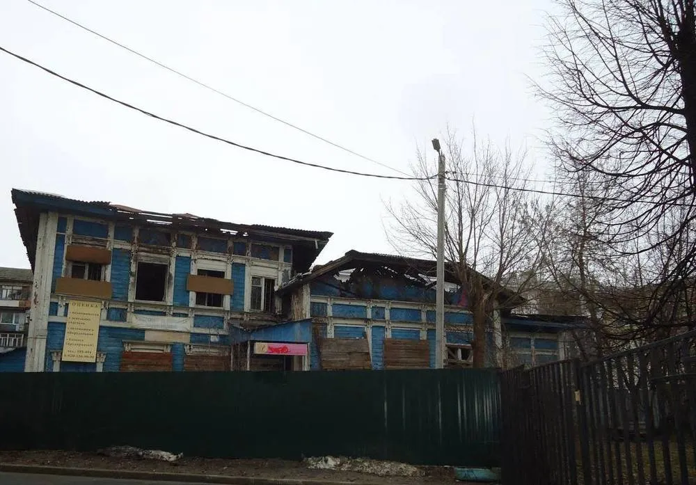 В центре Ярославля торгуют зданием горевшей детской больницы