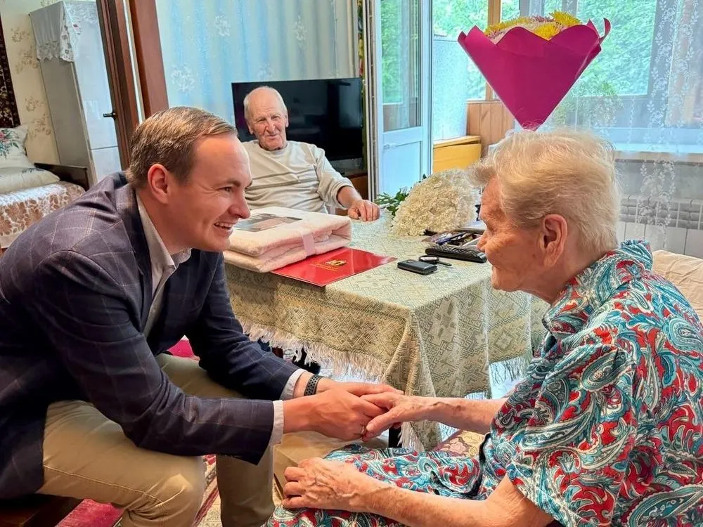 Антон Капралов поздравил жительницу Ростова Великого со 105-летием