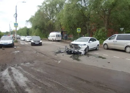 В Ярославле мотоциклист получил травмы – водитель иномарки не предоставил преимущество в движении