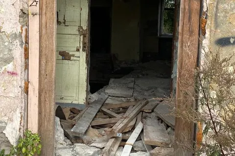 Ярославский детский омбудсмен требует законсервировать опасное заброшенное здание