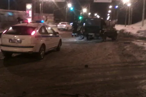 В Ярославле столкнулись автомобиль и маневровый тепловоз