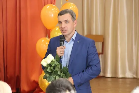 Павел Зарубин поздравил коллектив ярославской школы № 2 с юбилеем