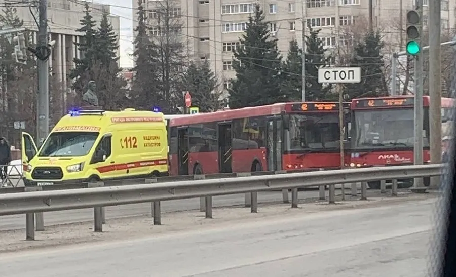 В Ярославле на Московском проспекте столкнулись два автобуса одного маршрута