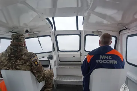 Ярославские спасатели помогли выпавшему из лодки рыбаку