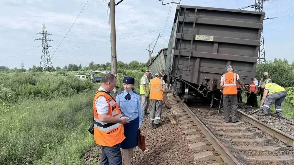 В Ярославле три грузовых вагона сошли с рельсов