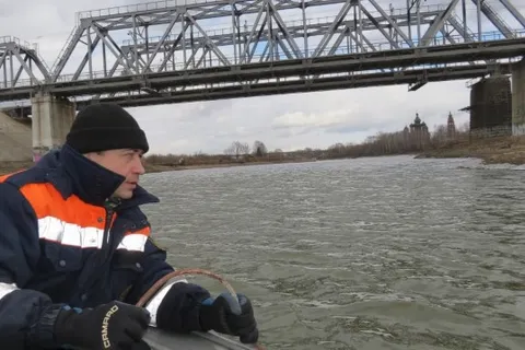 Продолжаются поиски тела провалившегося под лед на Которосли мальчика
