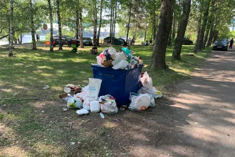 Ярославцы просят чаще вывозить мусор с Тверицкого пляжа