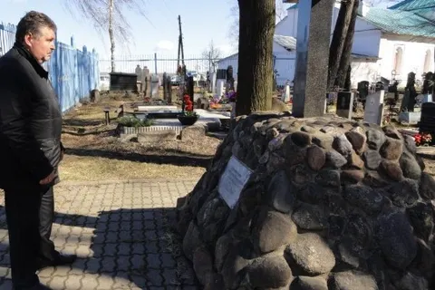 В Ярославле сегодня школьники субботник переименовали в «чистый четверг» (фото)
