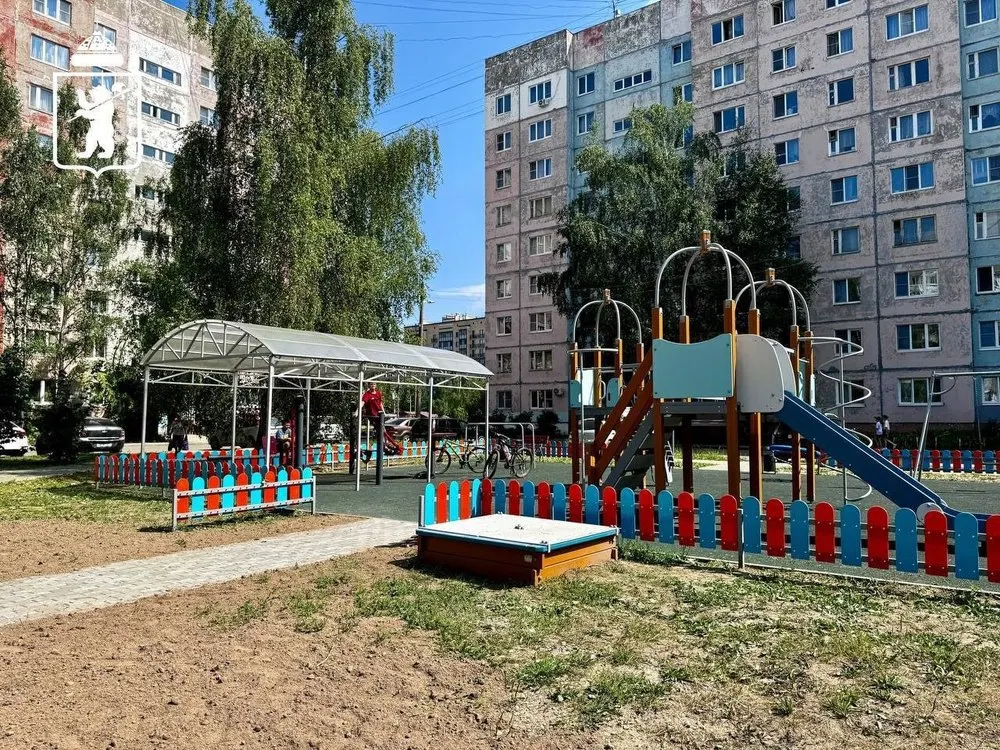 В Ярославле доделали пешеходную дорожку к детской площадке