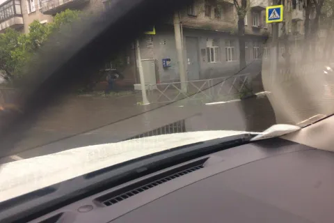 Центральные улицы Ярославля уходят под воду