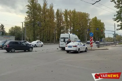 В Ярославле в аварию попал автомобиль «Скорой помощи»