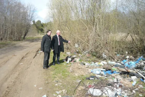 В Брейтовском районе обнаружены четыре несанкционированных свалки