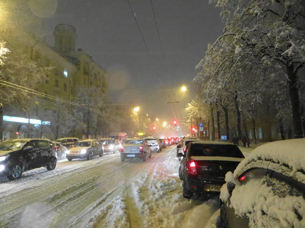 Сильный снегопад может замести дороги в Ярославле