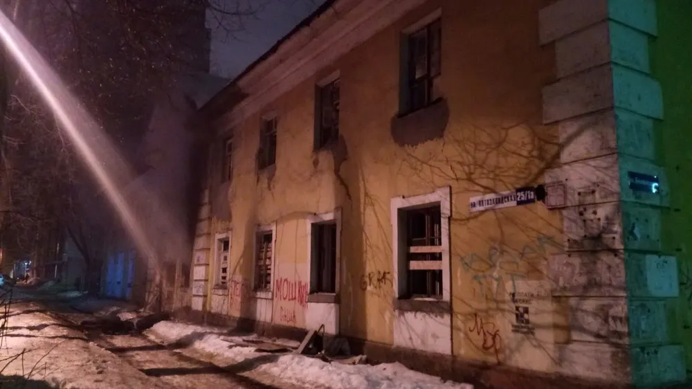 В Ярославле вновь горит расселенный дом
