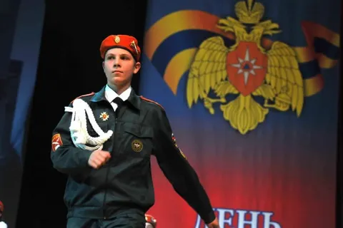 Ярославские спасатели получили к юбилею новый специализированный транспорт