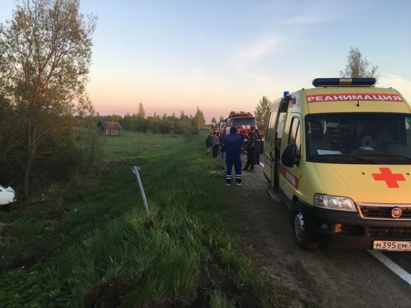 В Ярославской области автомобиль «Иж» угодил в кювет