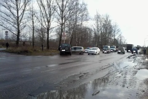 В Ярославле дорогу не поделили УАЗ и Рено
