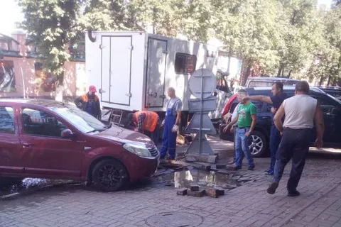 На проспекте Ленина провалился автобус, на улице Победы – «Рено»