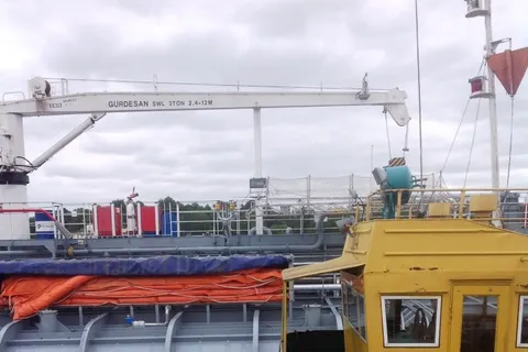 В Ярославле прошли учения по устранению последствий разлива нефтепродуктов в акватории Волги