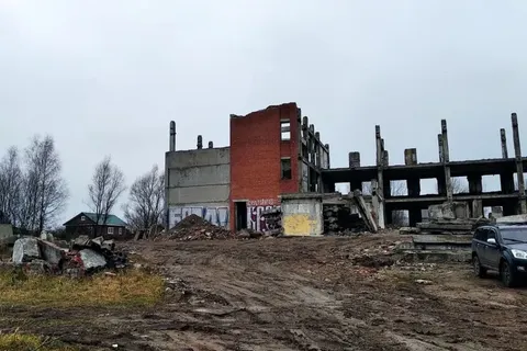 На родине Терешковой под Ярославлем разбирают знаменитый недострой