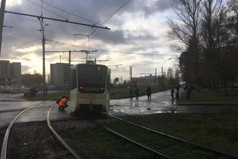 В Ярославле трамвай наехал на 14-летнюю девочку в наушниках