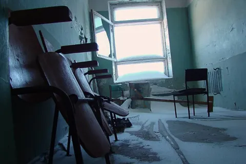 «Эстетика заброшенных мест»: ярославцы публикуют фото заброшенного пионерского лагеря