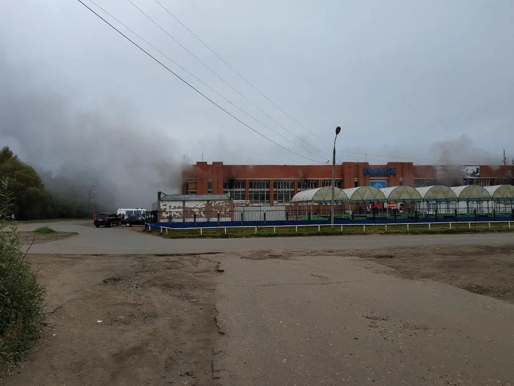 МЧС о пожаре на Дзержинском рынке: открытый огонь ликвидирован