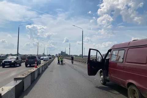 На Октябрьском мосту в Ярославле работает 9 человек