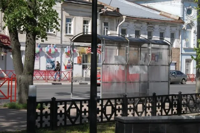В Ярославле благоустраивают остановки общественного транспорта