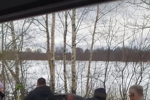 В Ярославской области «Ауди» смяла автобусную остановку