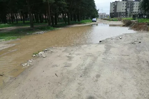 Ярославская дорога превратилась в пруд для уточек