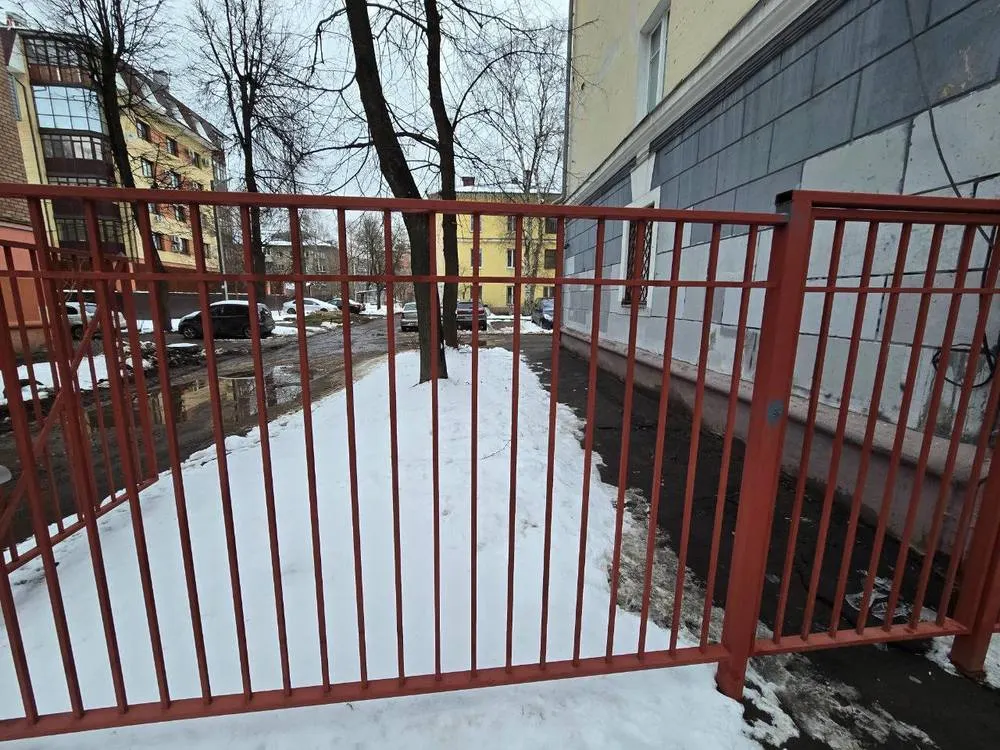 Губернатор намерен сносить незаконные заборы вокруг домов в Ярославле