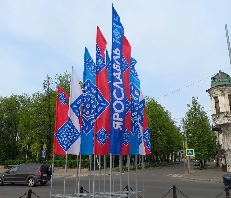 Ярославцам не понравился восточный орнамент на юбилейных флагах