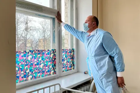 «Заклеивание щелей не помогает»: ярославские депутаты проверили Ростовскую ЦРБ