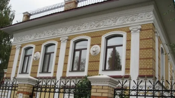 В Вятском открылась уникальная выставка «Узорье старого платка»