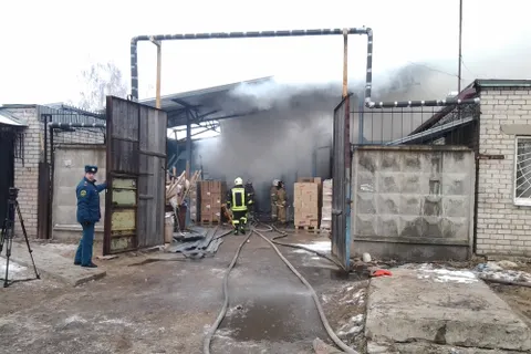 В Ярославле горел склад с косметикой