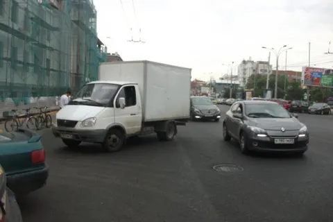 В центре Ярославля грузовик сбил 18-летнего велосипедиста