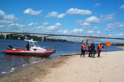 В Ярославле на Тверицком пляже прошла тренировка по спасению на воде