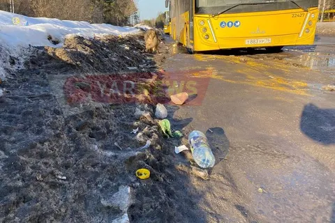 В Ярославле конечную остановку желтых автобусов превратили в помойку