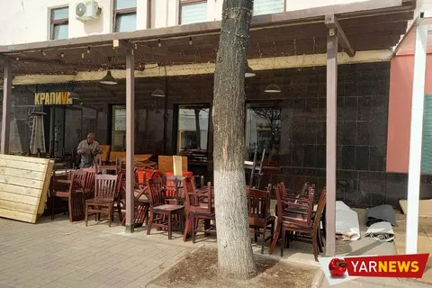В центре Ярославля устанавливают летние кафе