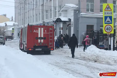 В Ярославле эвакуировали персонал и учеников школы №4