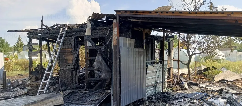 В Рыбинске горела дача с пристройками