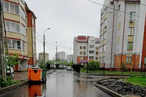 На открытом участке Тутаевского шоссе в Ярославле «забыли» сделать тротуары