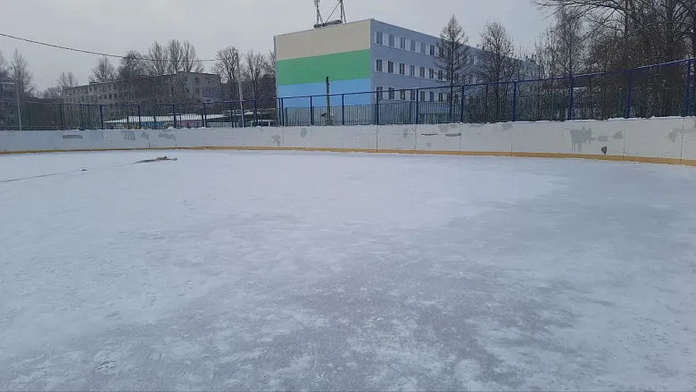 В Ярославле начали заливать катки