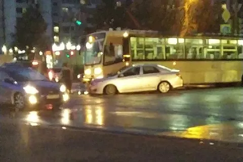 В Ярославле трамвай столкнулся с «Тойотой»